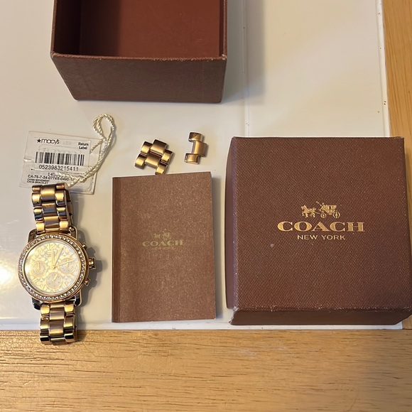 Coach ladies watch gold tone all stainless steel water resistant main image 8